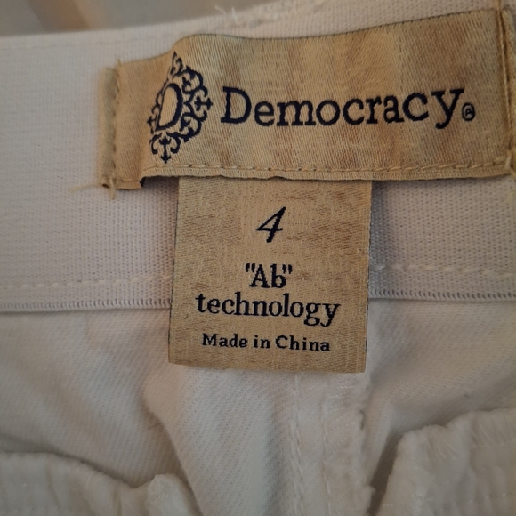 Democracy Women's White Cropped Cargo Denim Jeans - Picture 8 of 11